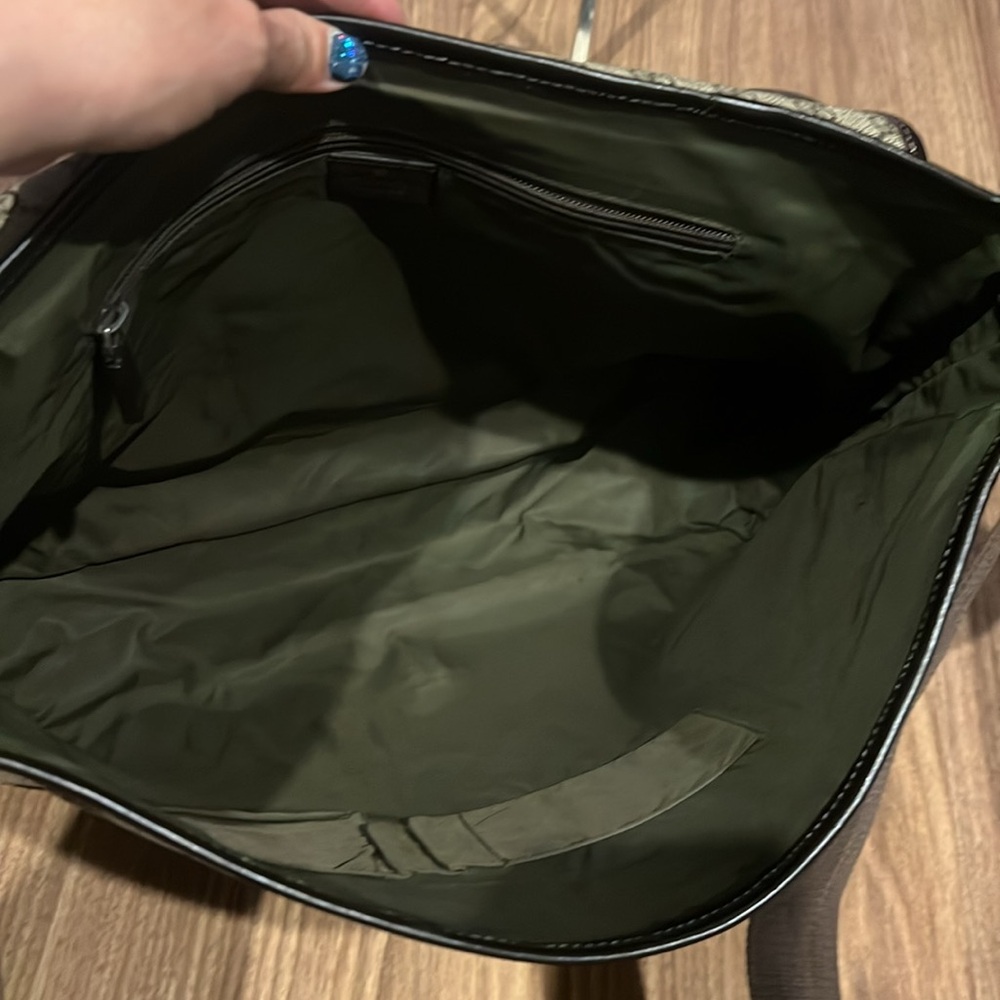 A407- 💯 % authentic Gucci crossbody bag - Picture 11 of 16